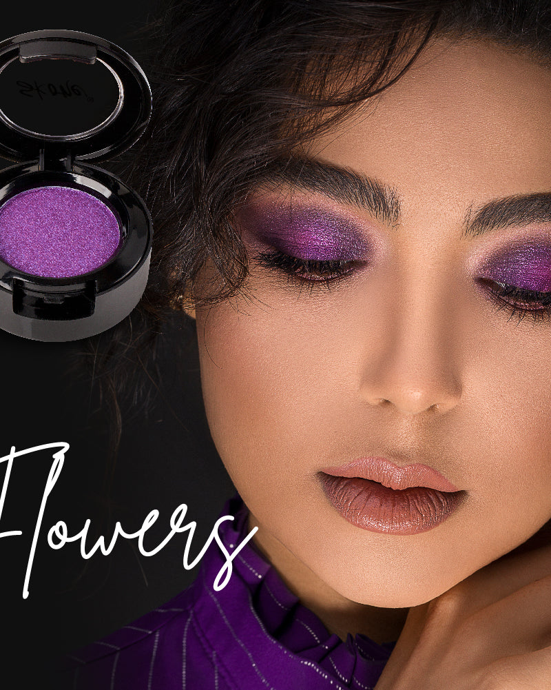 applying eye shadow big eye makeup